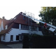 Steiger en lift tbv schoorsteenrenovatie.